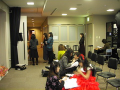 09記念コン舞台袖12月20日 013.jpg